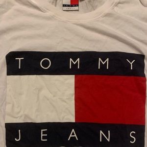 Tommy Hilfiger slightly cropped tee with logo